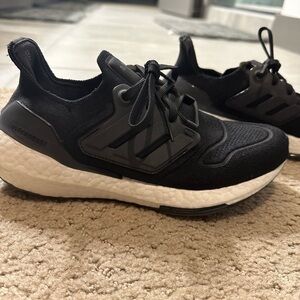Adidas Ultraboost 22 Women size 7.5